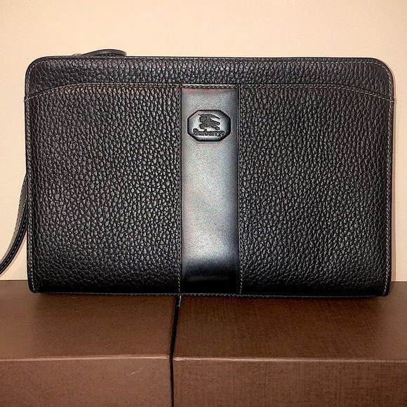 BURBERRYS Black Tumbled Leather Clutch Wristlet With Nova Check Plaid Lining - Picture 3 of 17